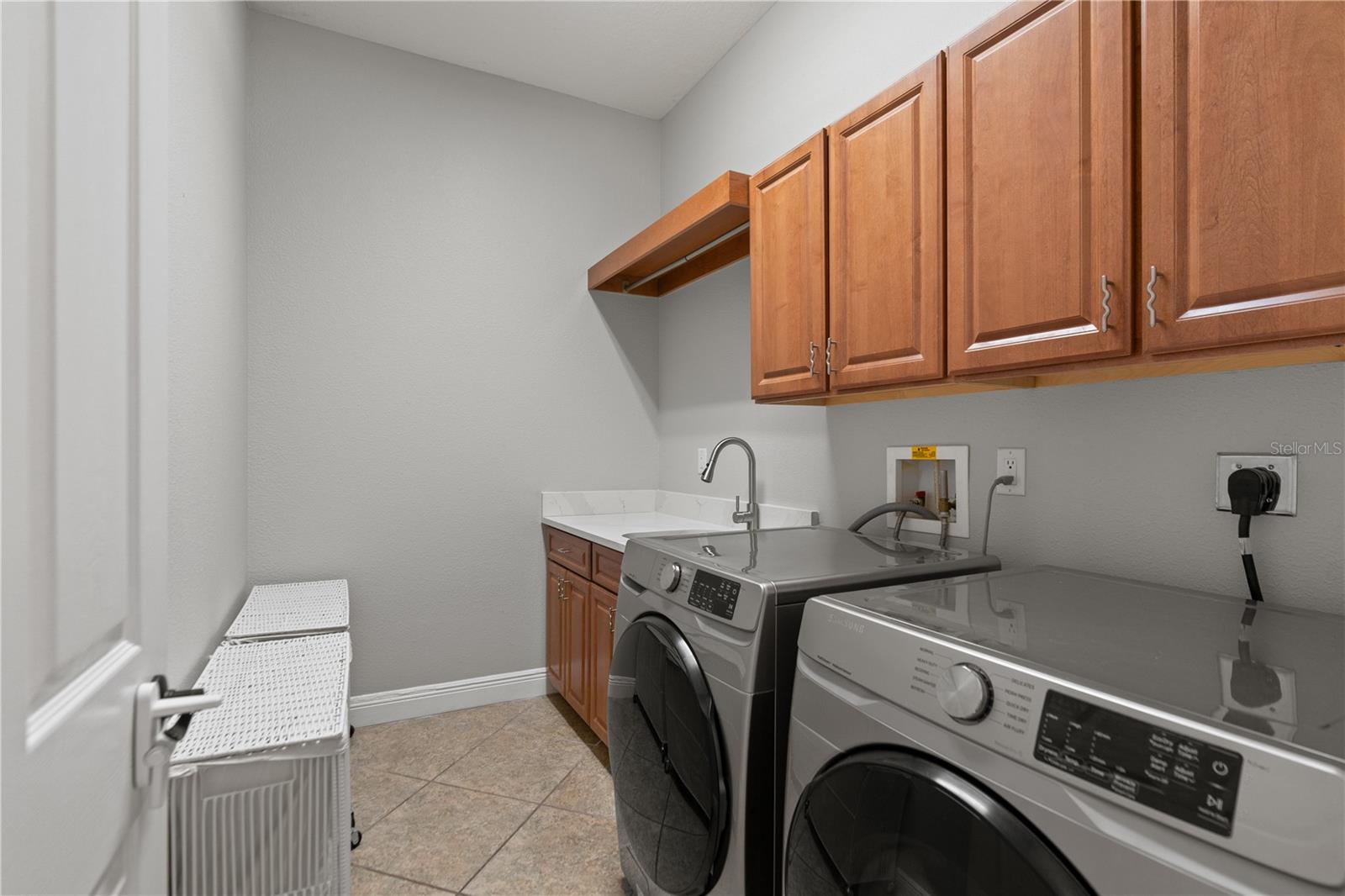 GRAND CYPRESS ON LAKE TARPON - Residential