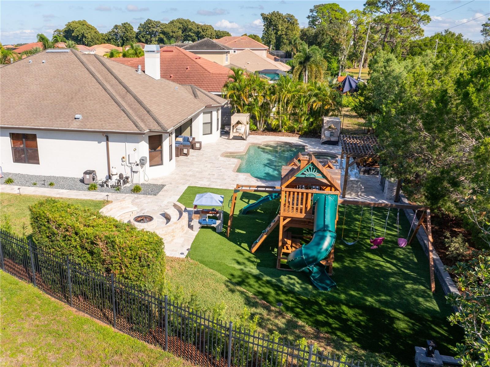 GRAND CYPRESS ON LAKE TARPON - Residential