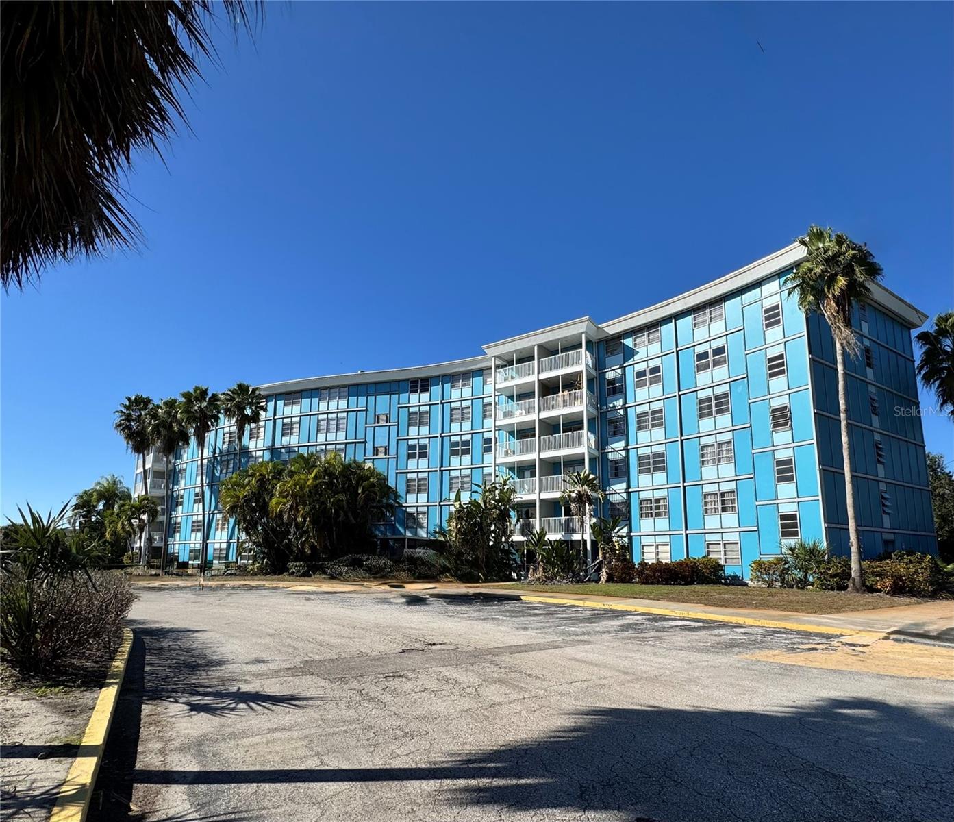 WAVE THE CONDO - Residential