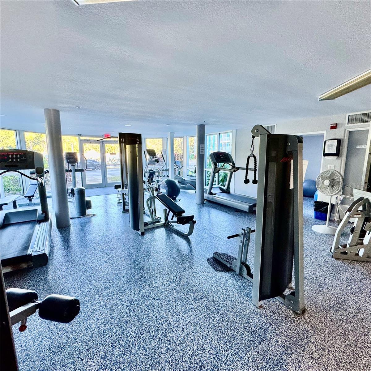 WAVE THE CONDO - Residential