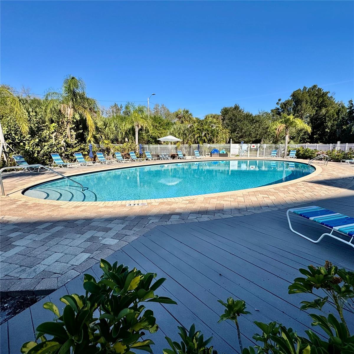 WAVE THE CONDO - Residential