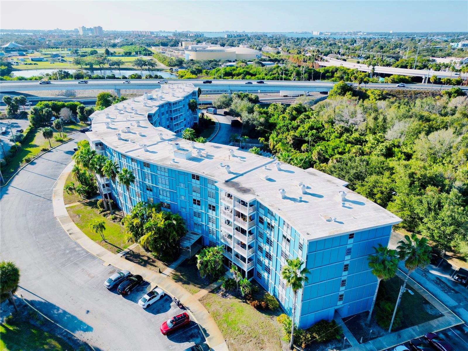 WAVE THE CONDO - Residential