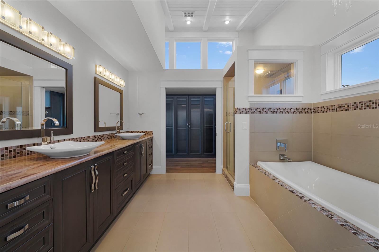 SILVER SANDS - Residential