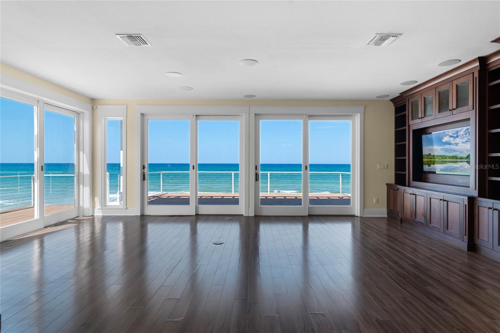 SILVER SANDS - Residential