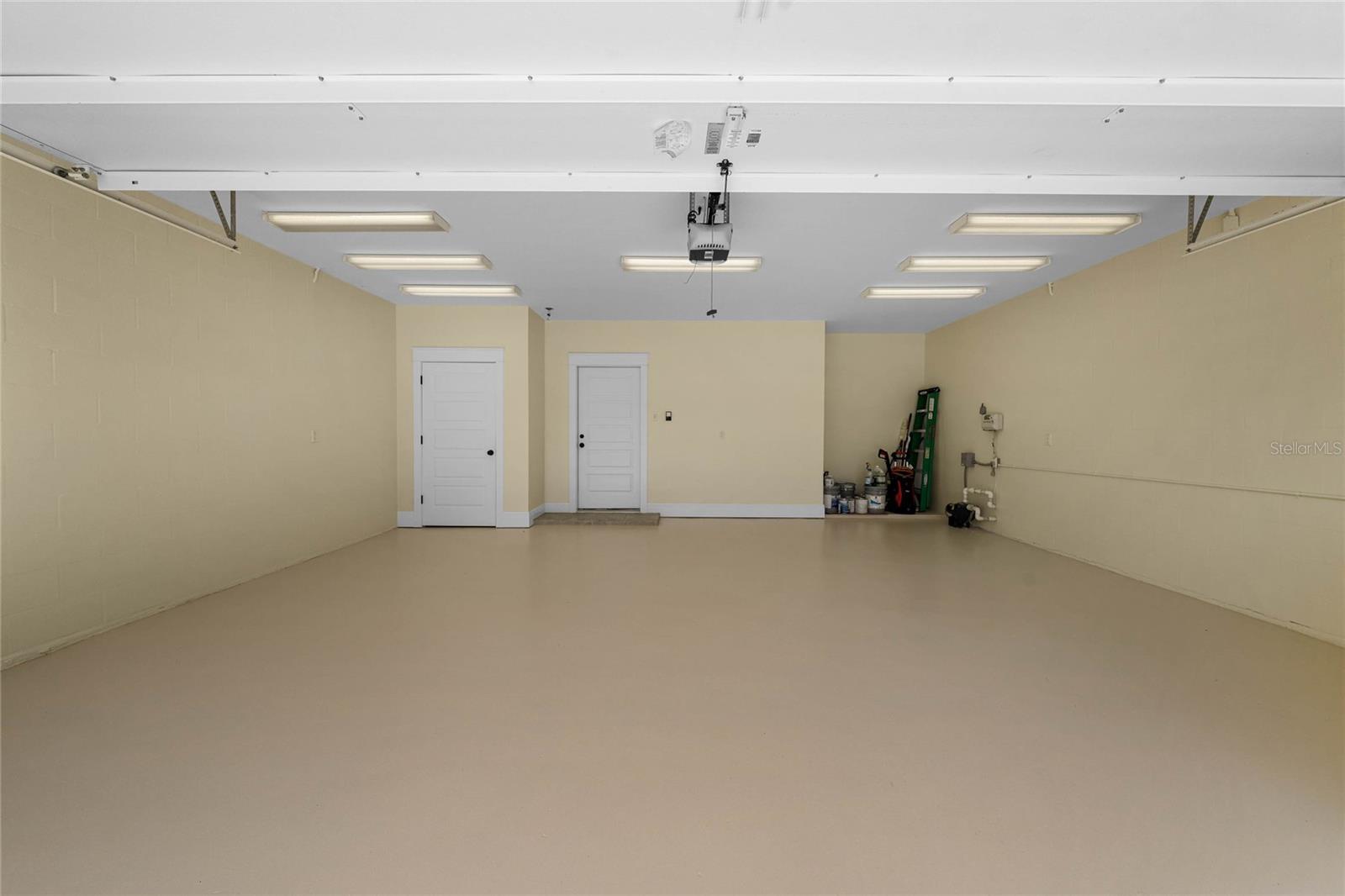 SILVER SANDS - Residential