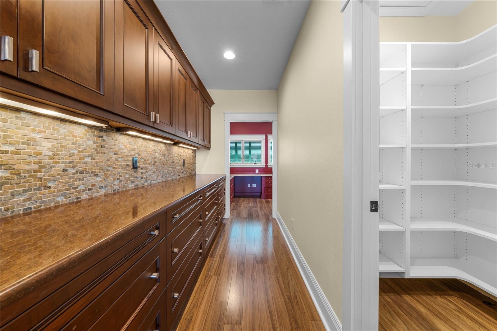 SILVER SANDS - Residential