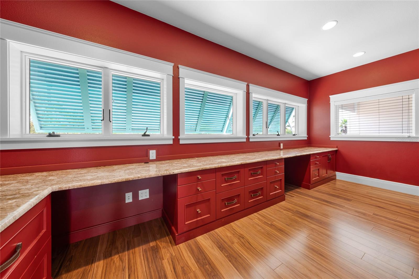 SILVER SANDS - Residential