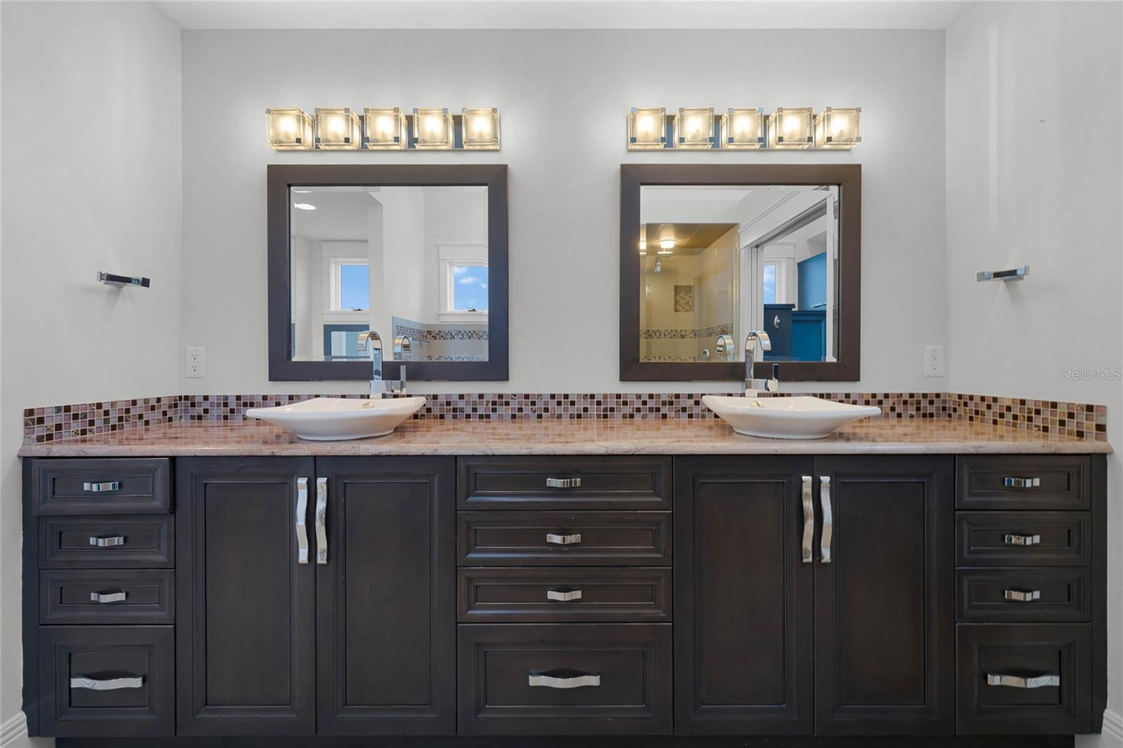 SILVER SANDS - Residential