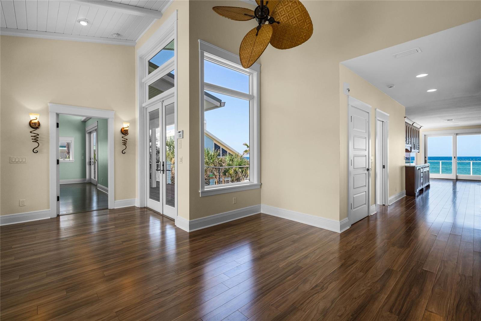 SILVER SANDS - Residential