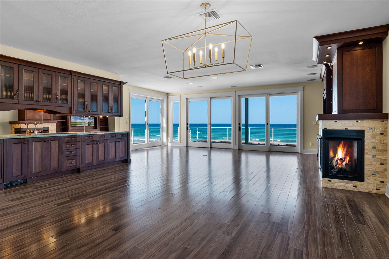 SILVER SANDS - Residential