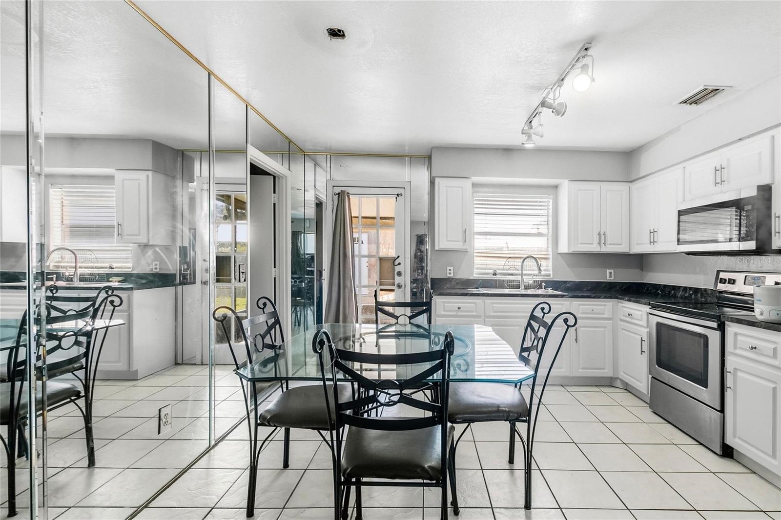 ROUND LAKE ESTATES - Residential