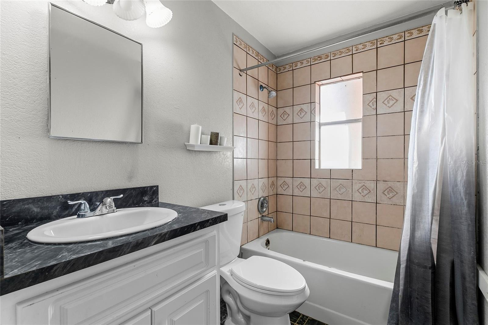 ROUND LAKE ESTATES - Residential