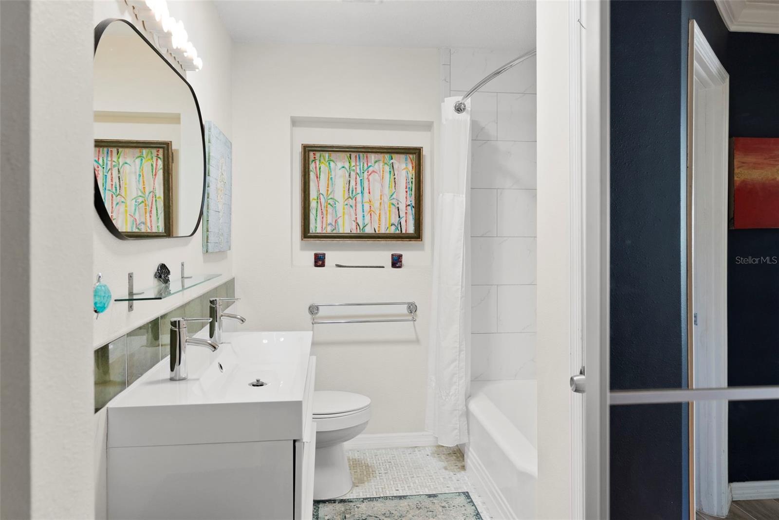 LARSEN PLACE - Residential