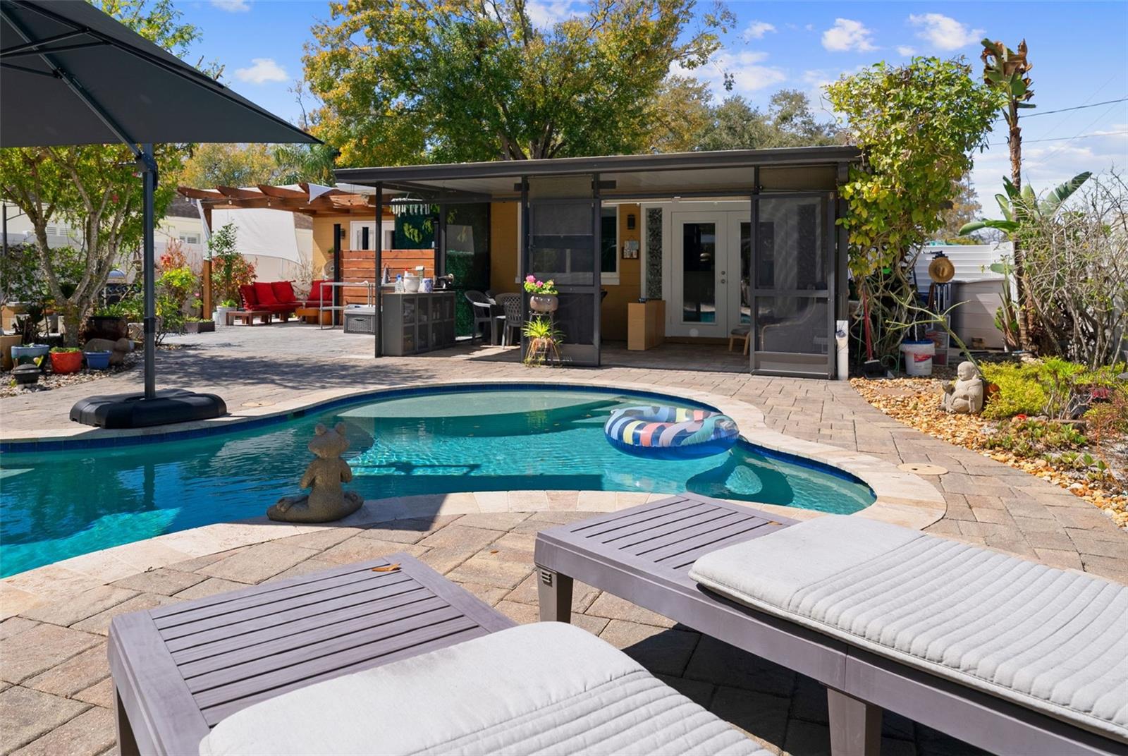 LARSEN PLACE - Residential