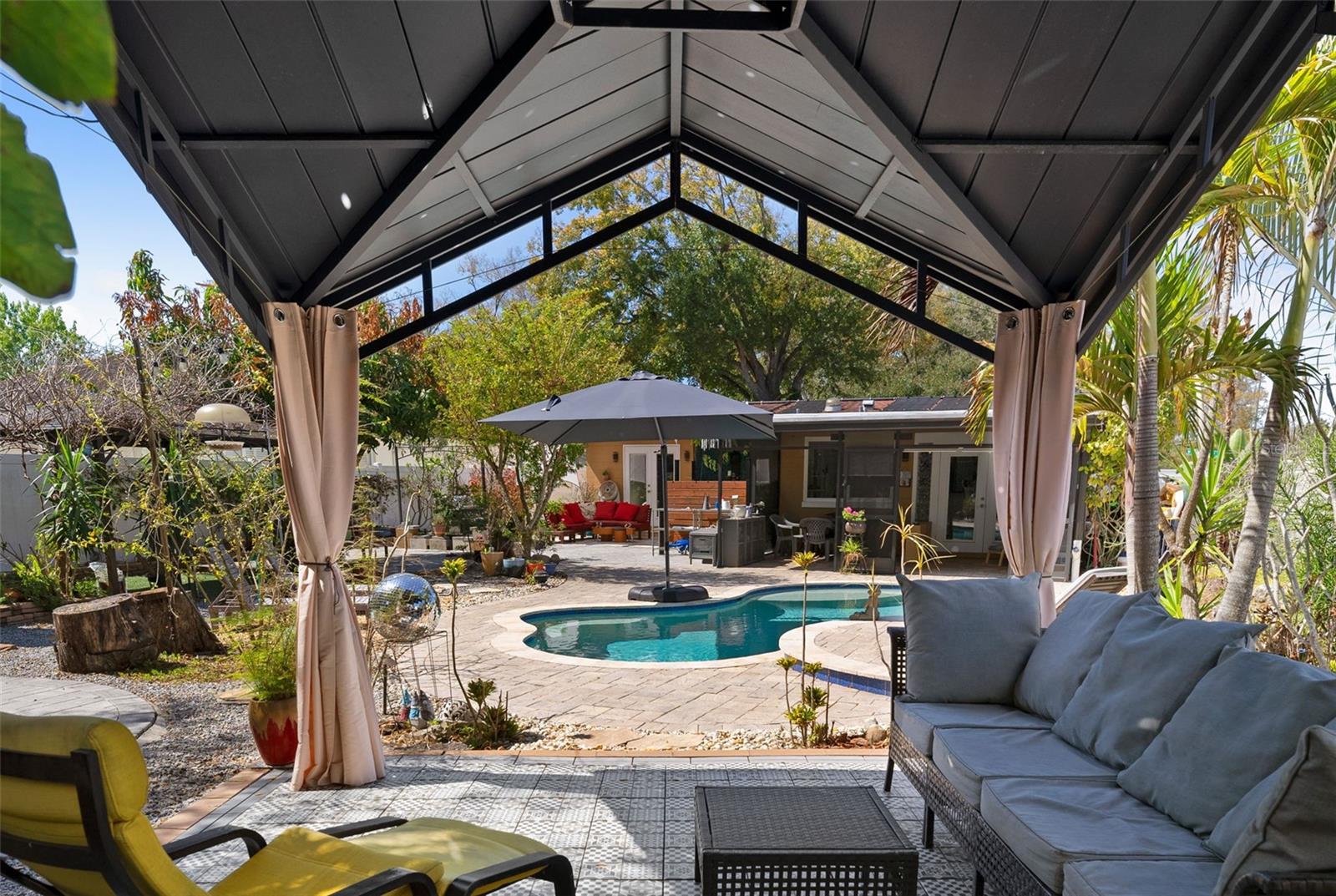 LARSEN PLACE - Residential