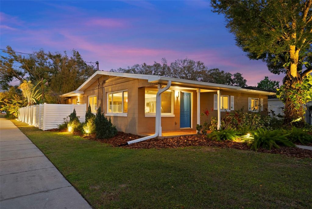 Photo of 615 N Woodlynne Avenue, Tampa, FL 33609 (MLS # TB8482297)