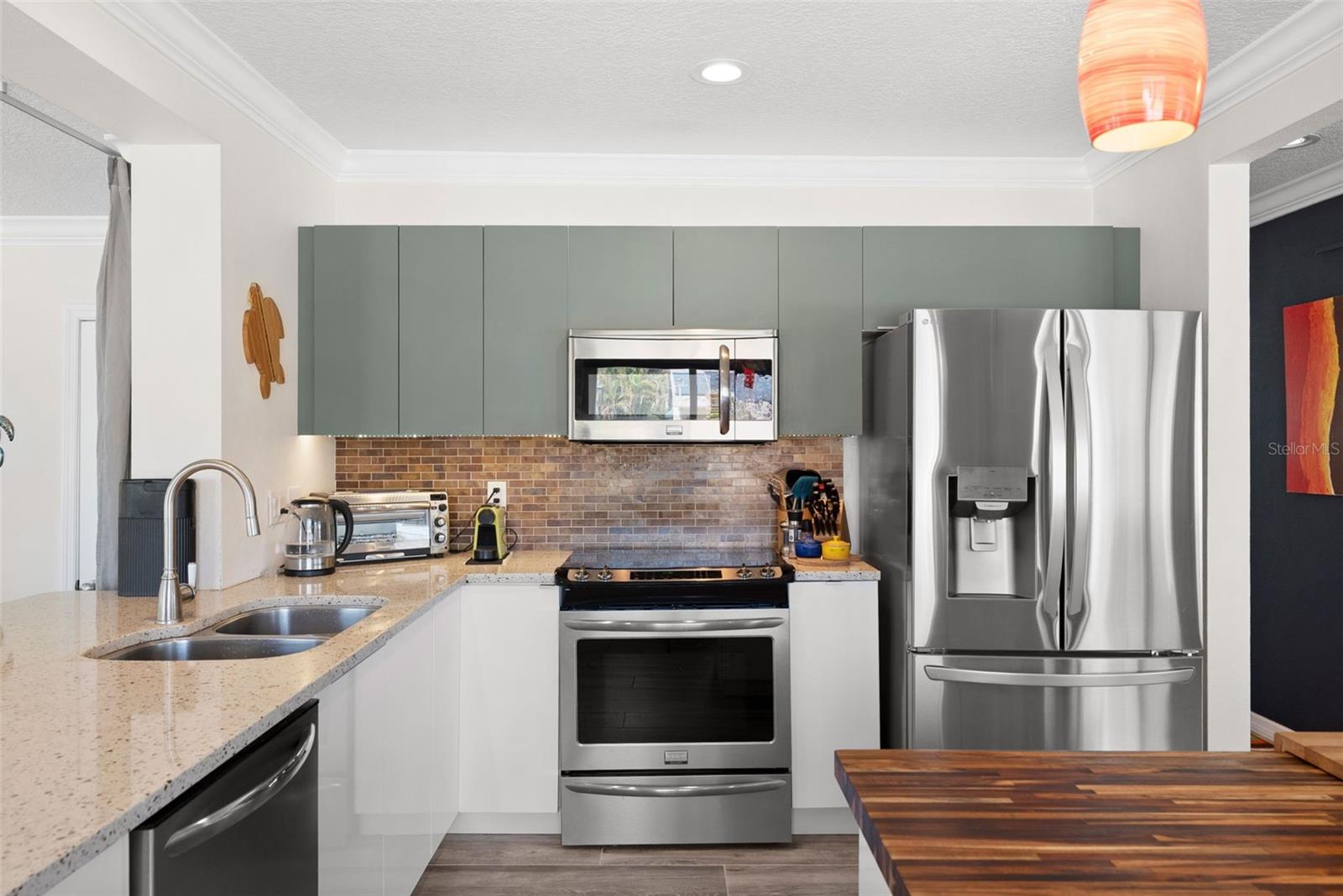 LARSEN PLACE - Residential