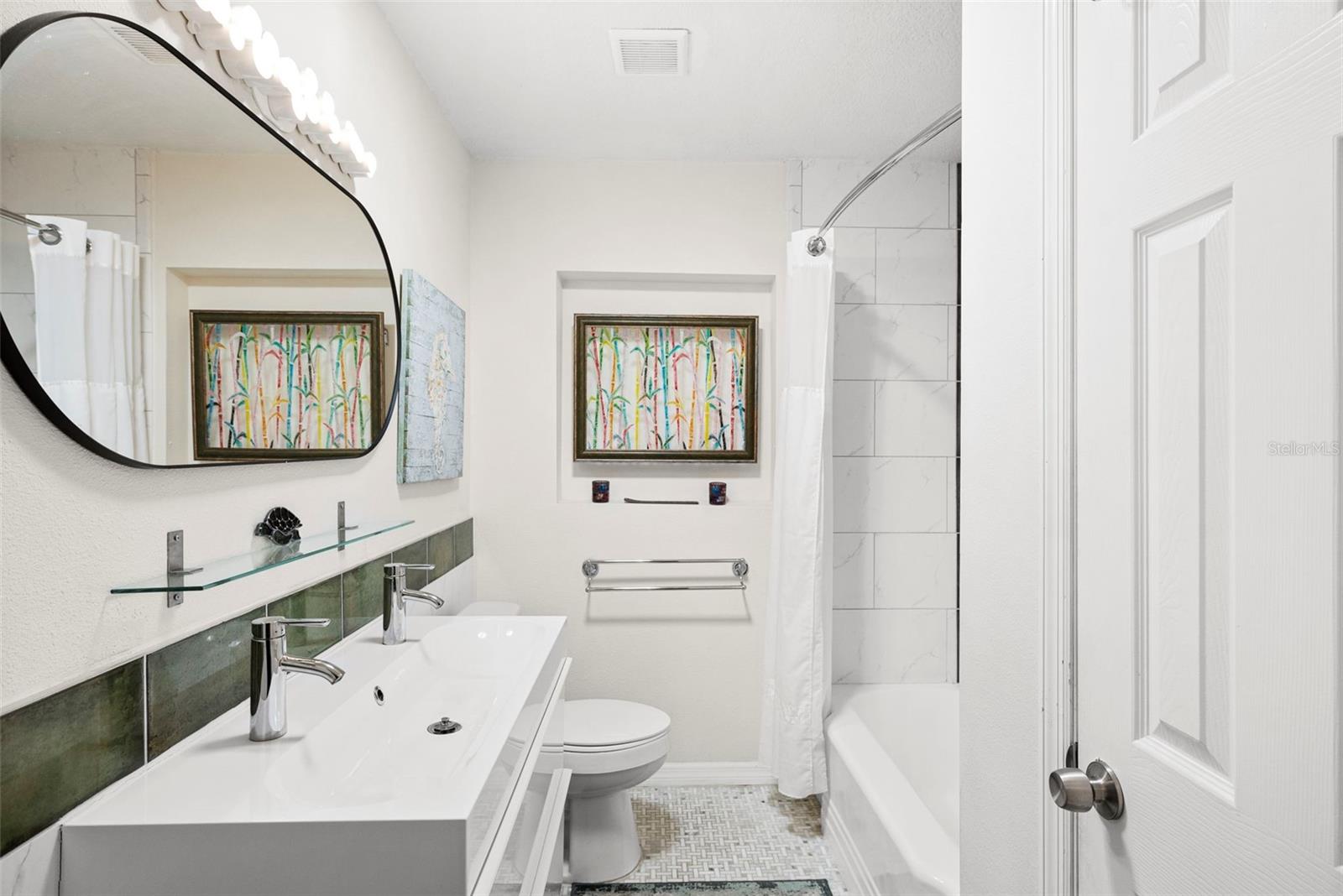 LARSEN PLACE - Residential