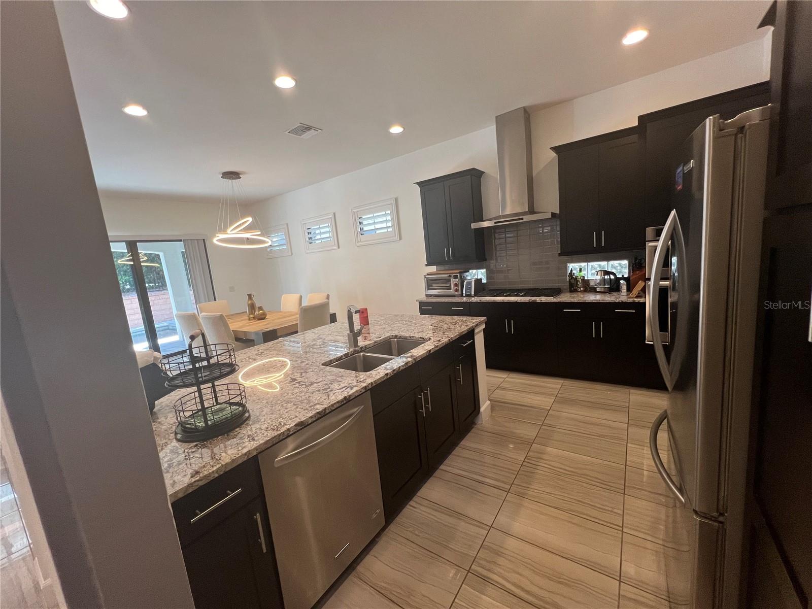 LAKESIDE/TOSCANA - Residential Lease