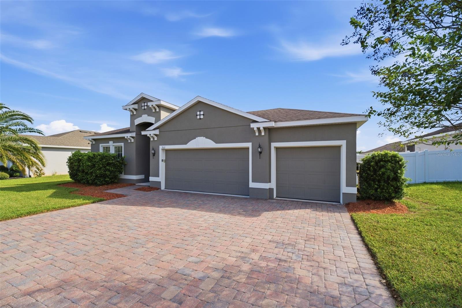922 GLAZEBROOK LOOP