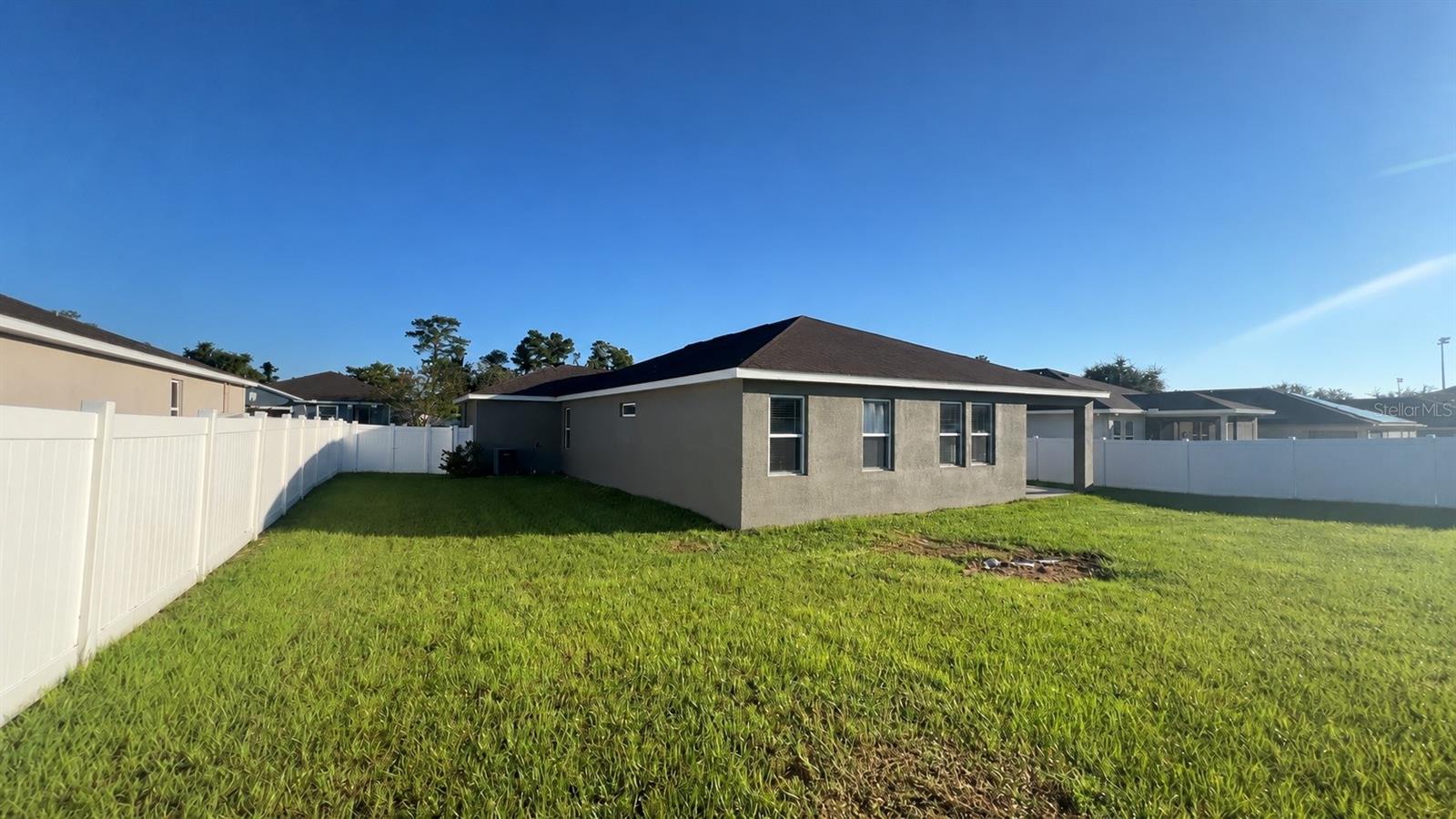 922 GLAZEBROOK LOOP