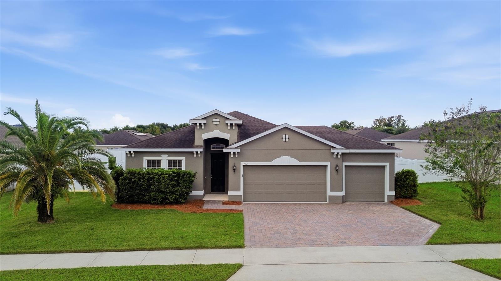 922 GLAZEBROOK LOOP
