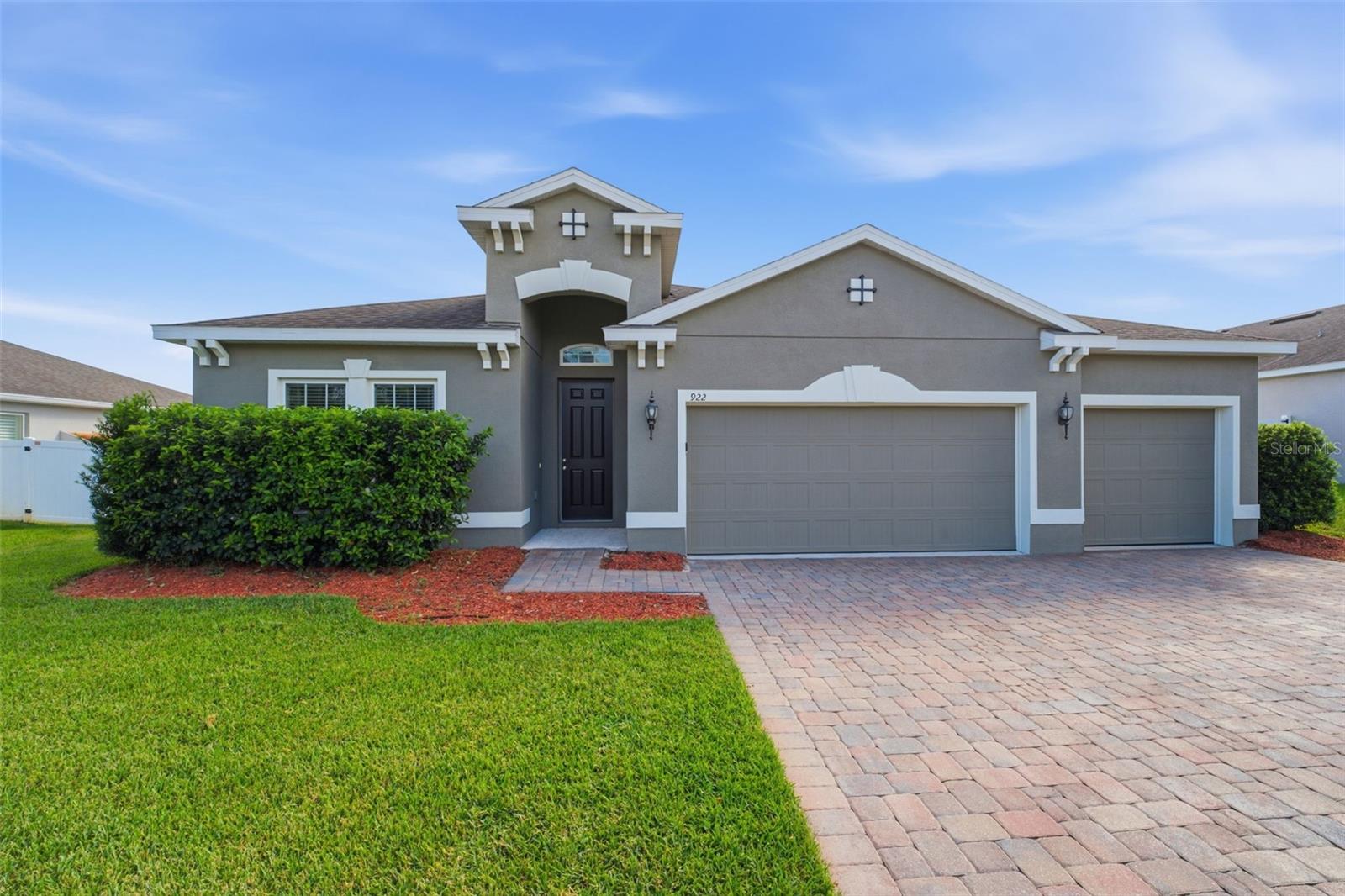 922 GLAZEBROOK LOOP