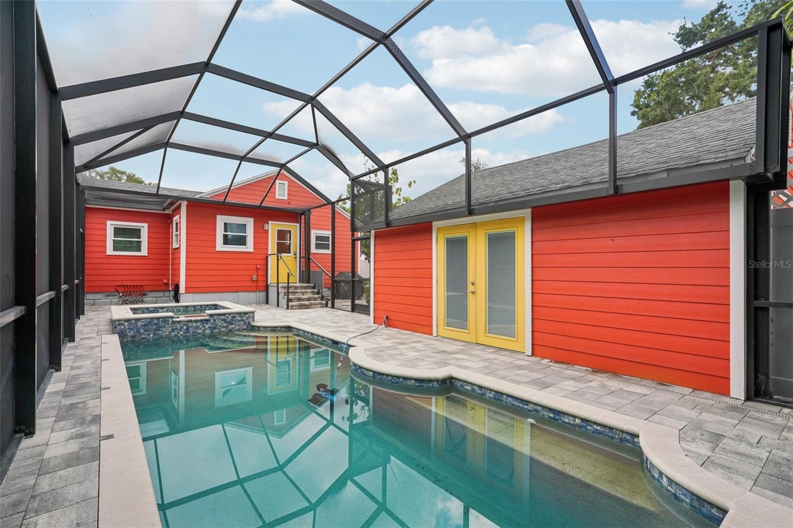 OLD KENTUCKY - Residential