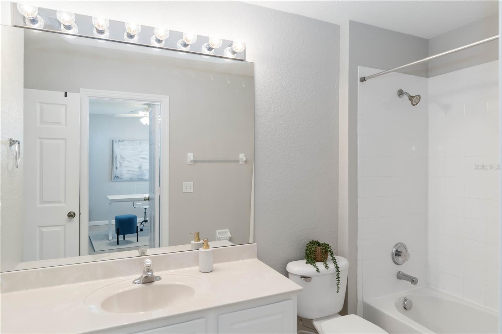 LAKES/WINDERMERE-PEACHTREE - Residential