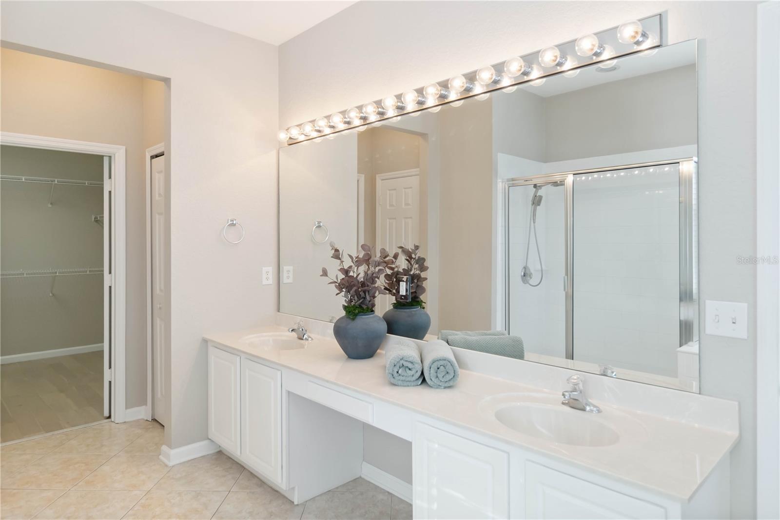 LAKES/WINDERMERE-PEACHTREE - Residential