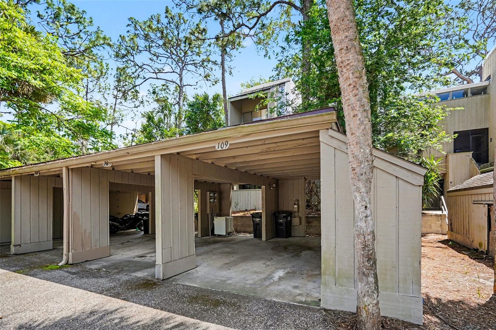 CROWN OAKS - Residential