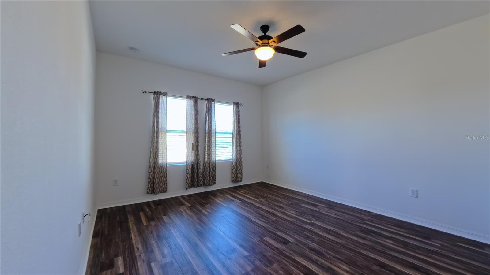 HIDDEN LAKE PRESERVE - Residential