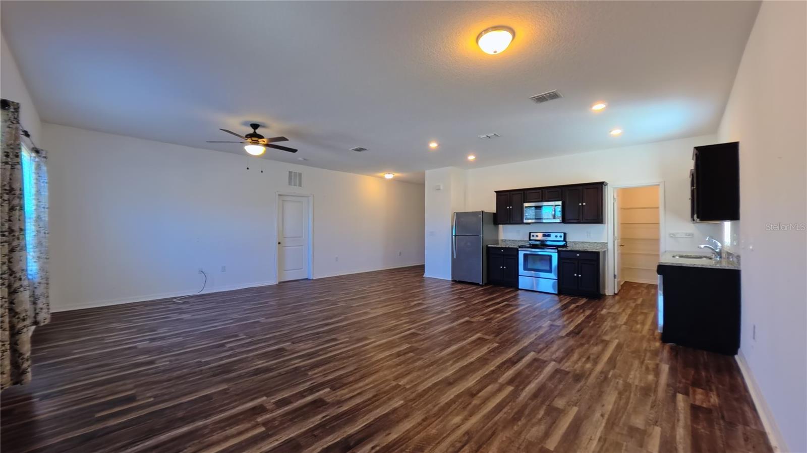 HIDDEN LAKE PRESERVE - Residential