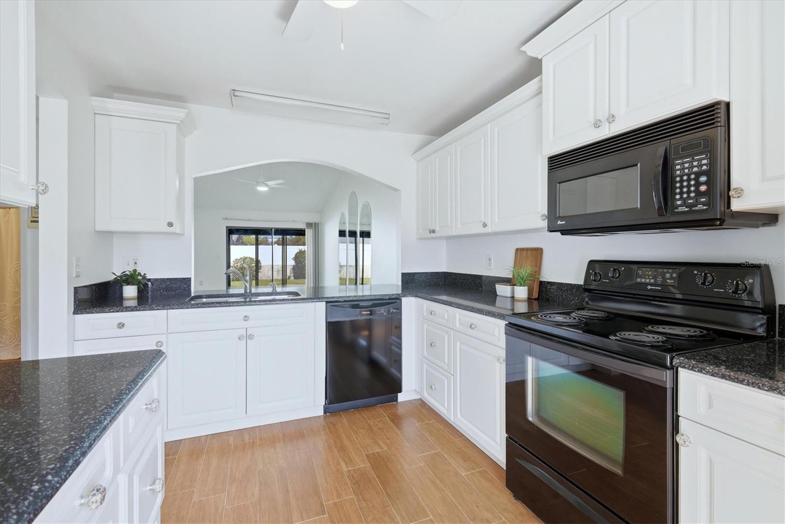 HUNTINGTON WOODS - Residential