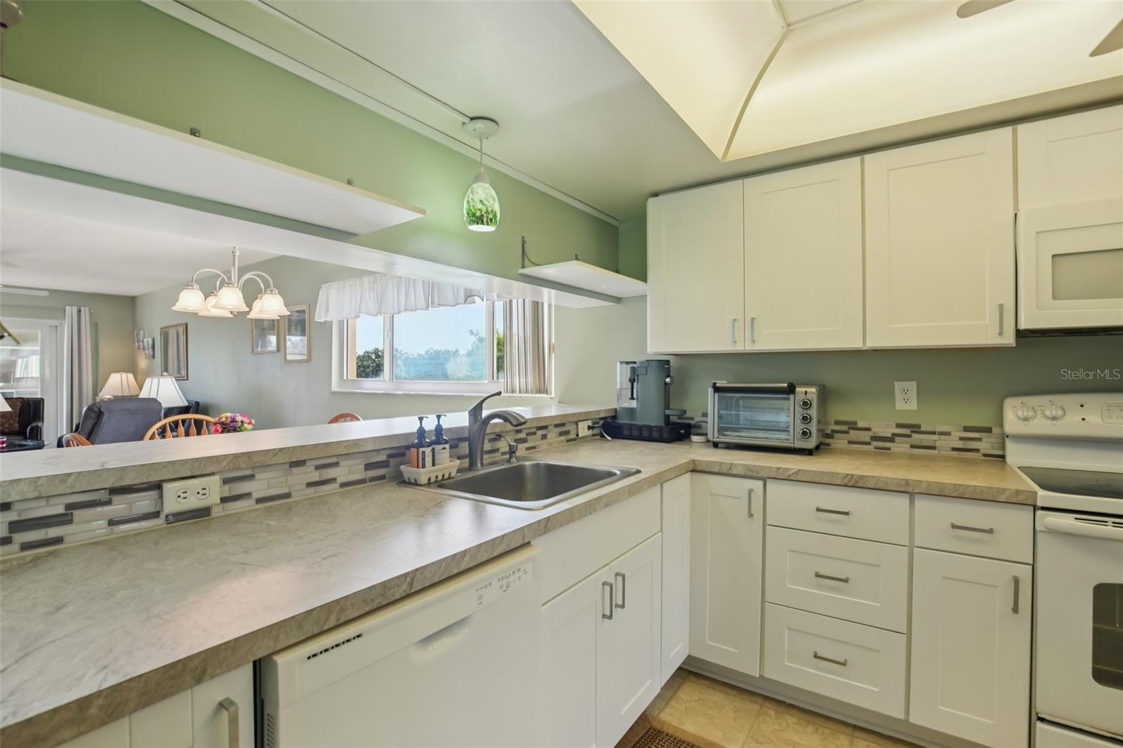 HARBOR GREENS AT YACHT CLUB ESTATES - Residential