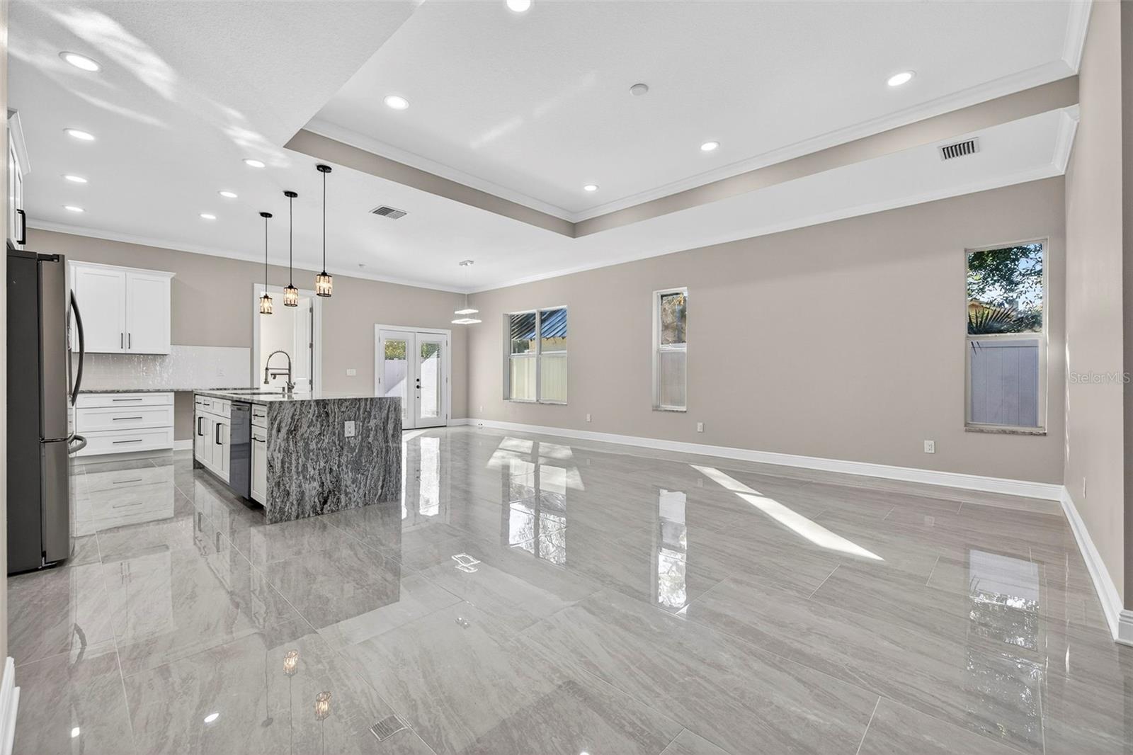 8509 N NEWPORT AVENUE