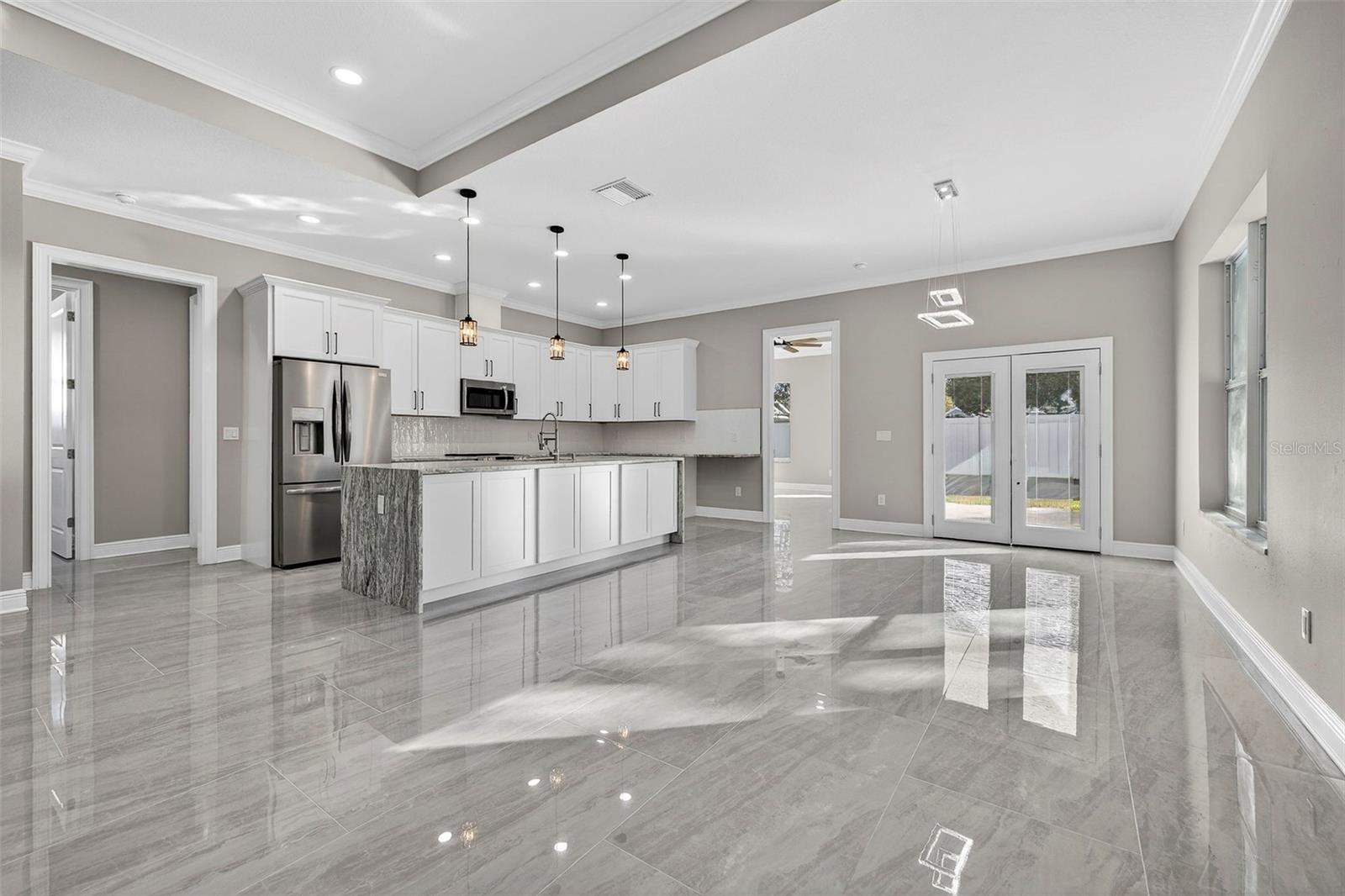 8509 N NEWPORT AVENUE