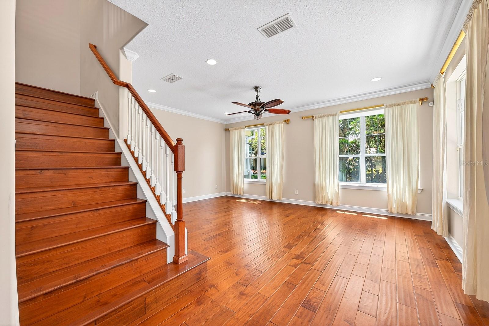Casas a venda 2 - Jen Dantas 7330 BRIGHTLAND STREET