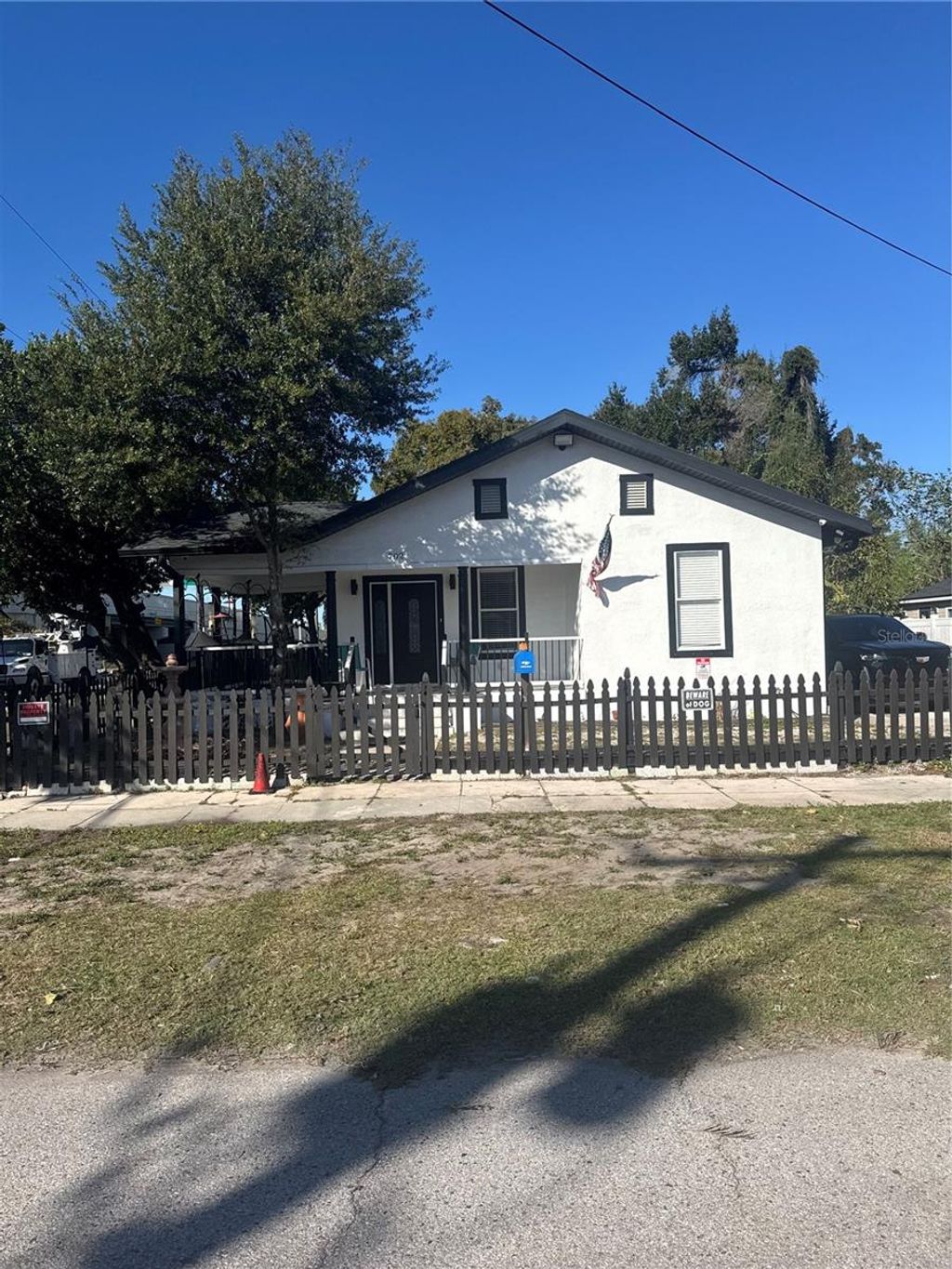 Photo of 702 E Saint Clair Street, Tampa, FL 33602 (MLS # TB8465128)