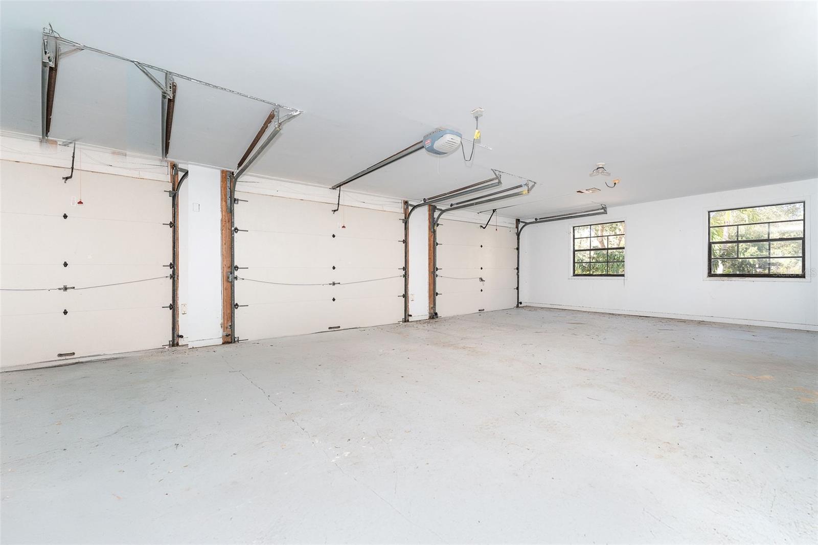 EVERGLADE ESTATES - Residential