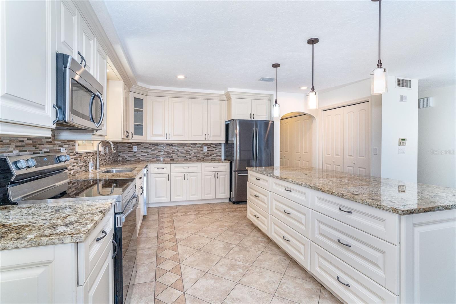 EVERGLADE ESTATES - Residential