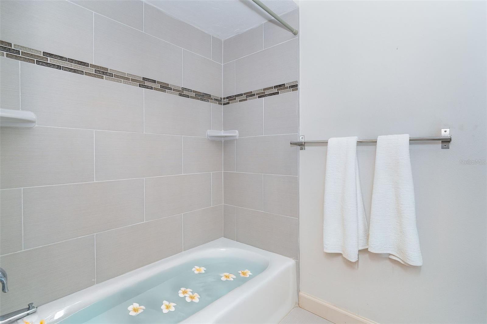 EVERGLADE ESTATES - Residential