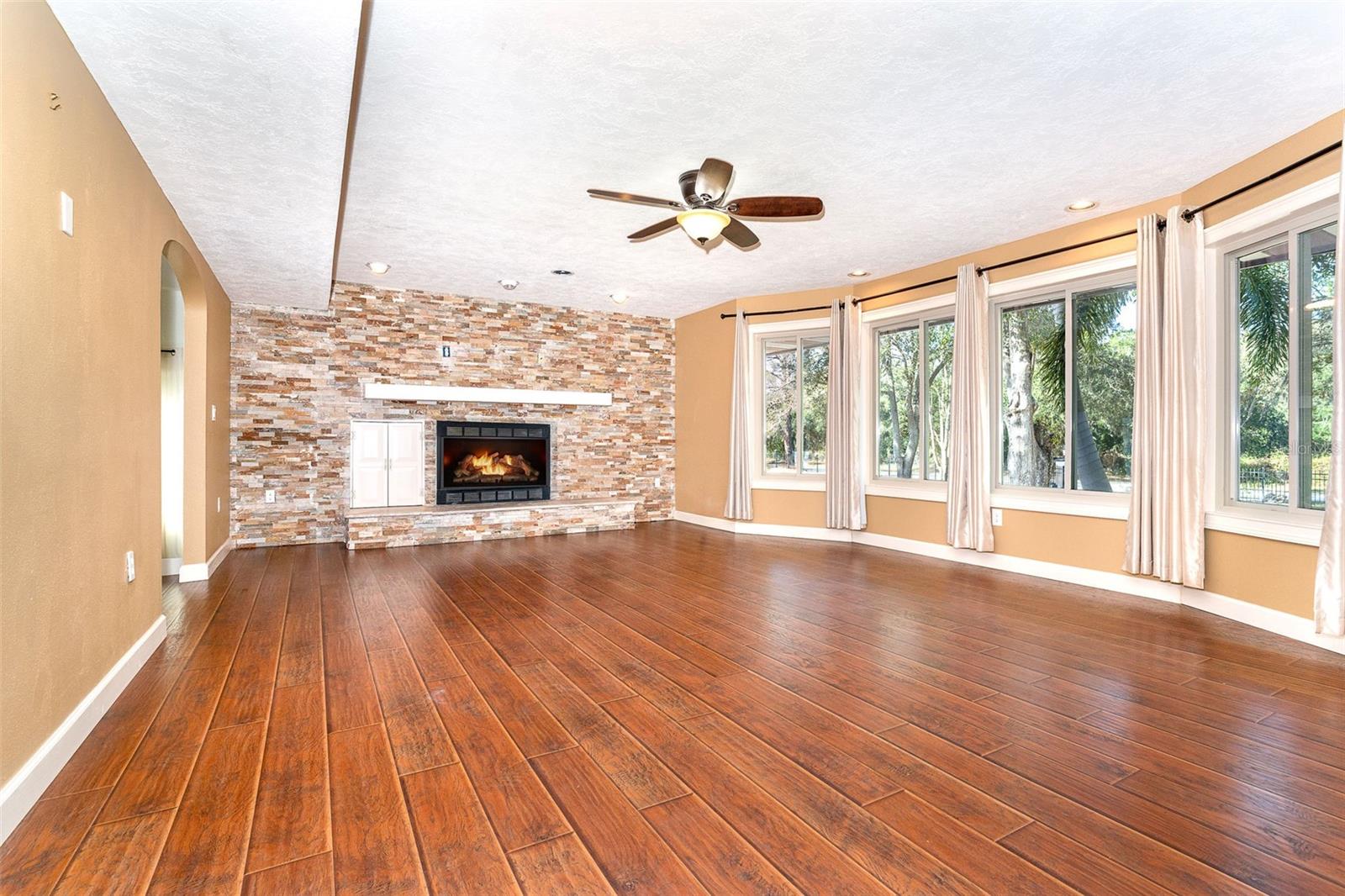 EVERGLADE ESTATES - Residential