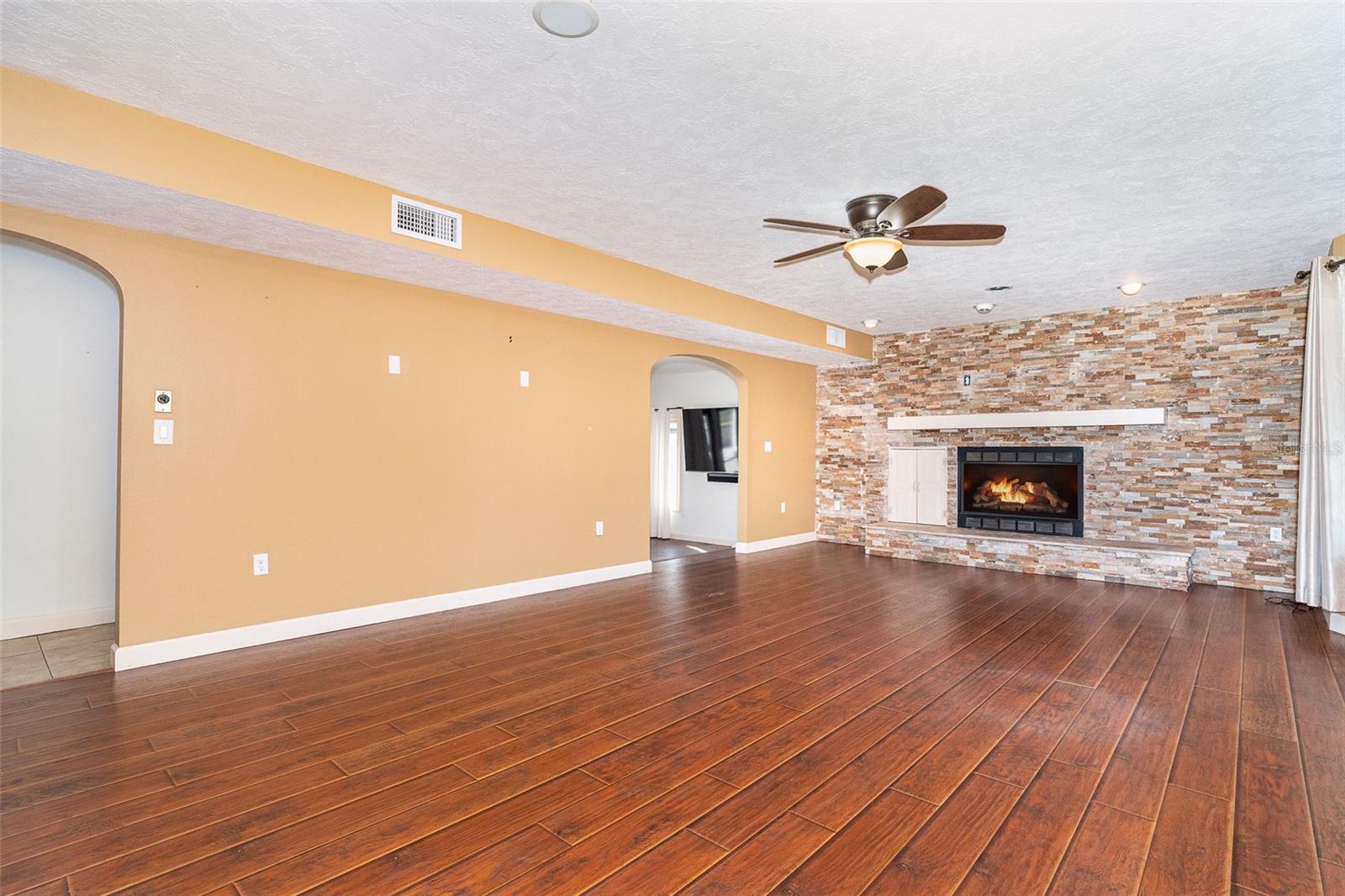 EVERGLADE ESTATES - Residential