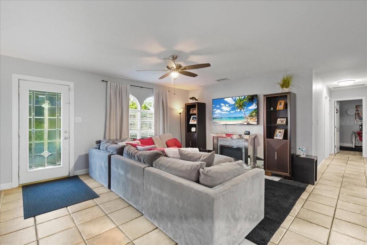 2801 W SAN ISIDRO STREET