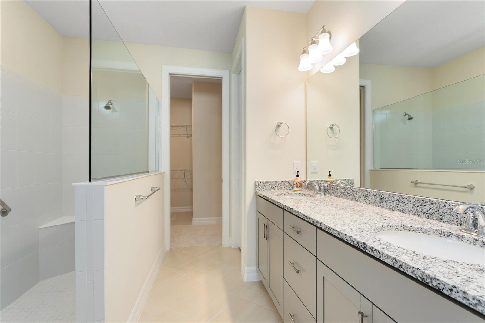 PHILLIPS GROVE TR J - Residential Lease