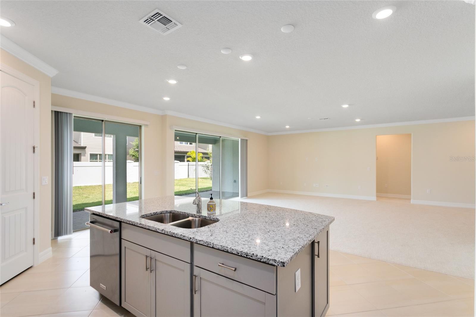 PHILLIPS GROVE TR J - Residential Lease