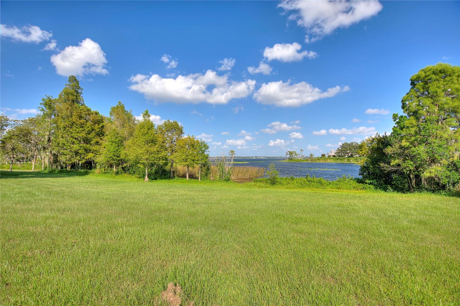 CHAINE DU LAC - Land