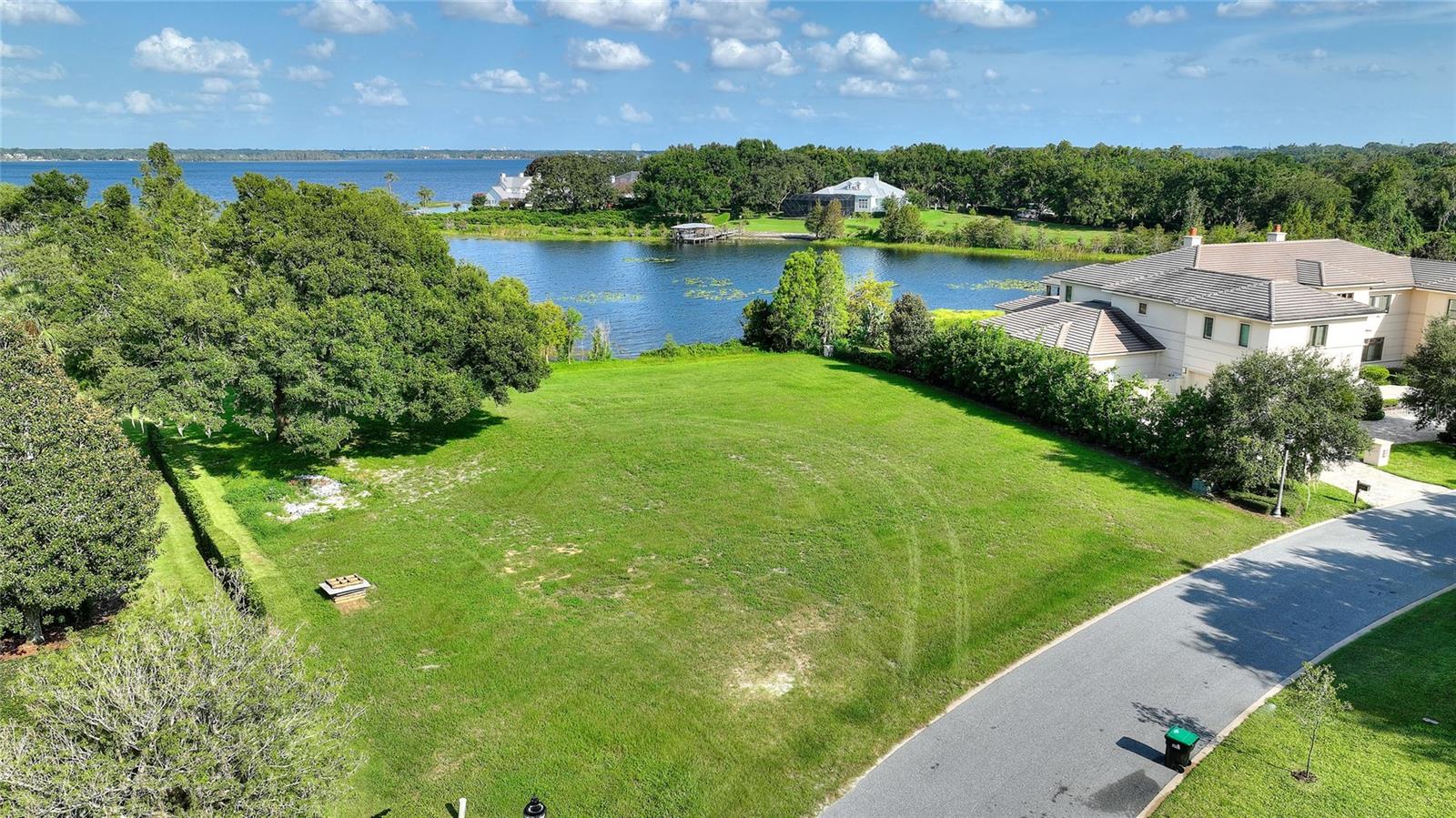 CHAINE DU LAC - Land