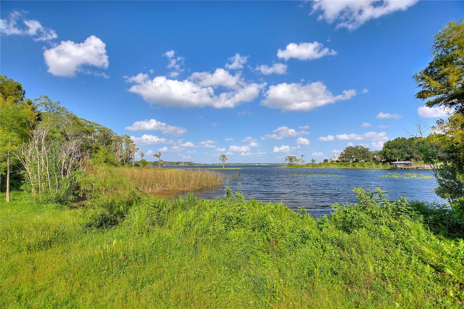 CHAINE DU LAC - Land